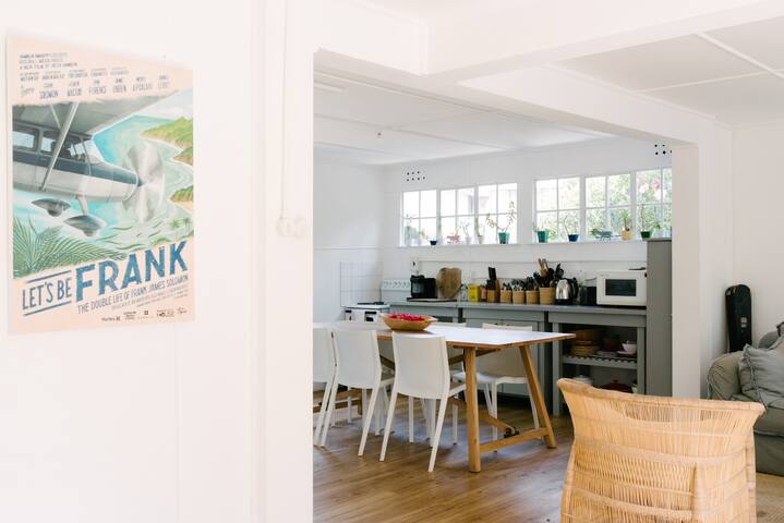 Scarborough Beach cottage. gallery image 5