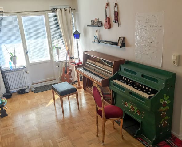 Musicians nest - excellent communications!