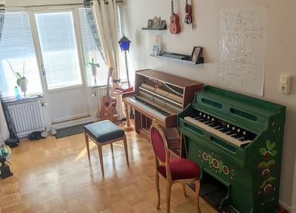 Musicians nest - excellent communications!