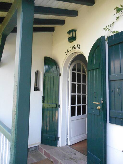 Entrée par le salon