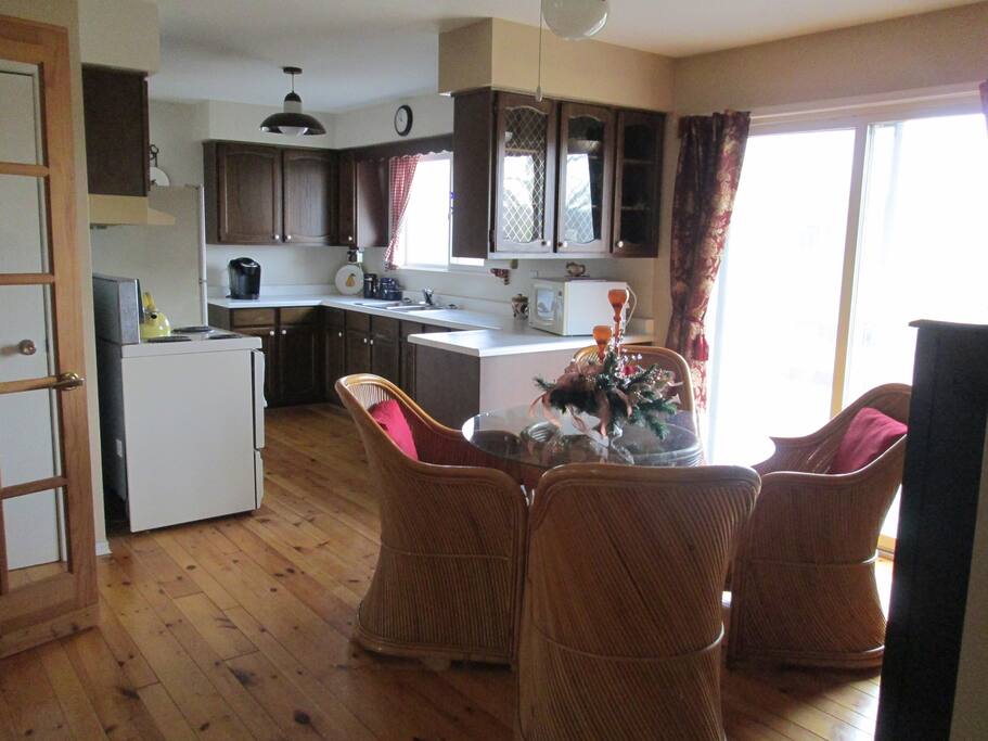 Update: this kitchen now has an 8-person bar height kitchen table plus 2 additional bar stools. Photo update to follow.