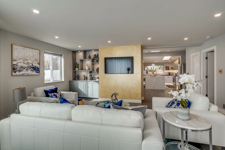 Luxurious 5BR/4.5BA house near Stanford with AC gallery image 4