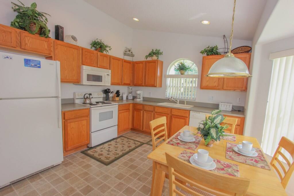 Indoors,Room,Dining Table,Furniture,Table