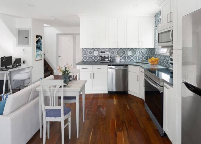 6 Bedrooms house close to LGA and JFK airport. gallery image 4