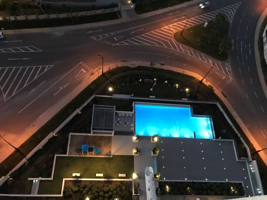 PISCINA EXTERIOR Y AREA SOCIAL