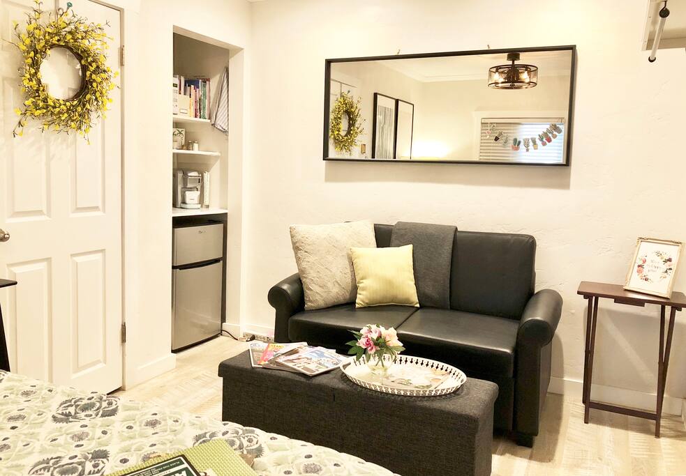 10 x 13 foot Studio with NEW queen MEMORY FOAM bed, love-seat couch with pullout twin bed, NEW 43" Smart TV with Netflix & Amazon prime, Mini-fridge/freezer, Microwave, Keurig & COFFEE/creamer/snacks provided, Games, Yoga mat/blocks, Extra blankets, NEW pillows & all you need for a COMFORTABLE stay! :)