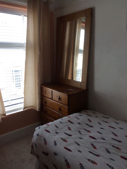Small room sleeps 1, TV/DVD