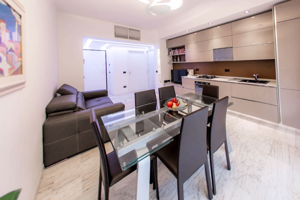Soggiorno con cucina a vista