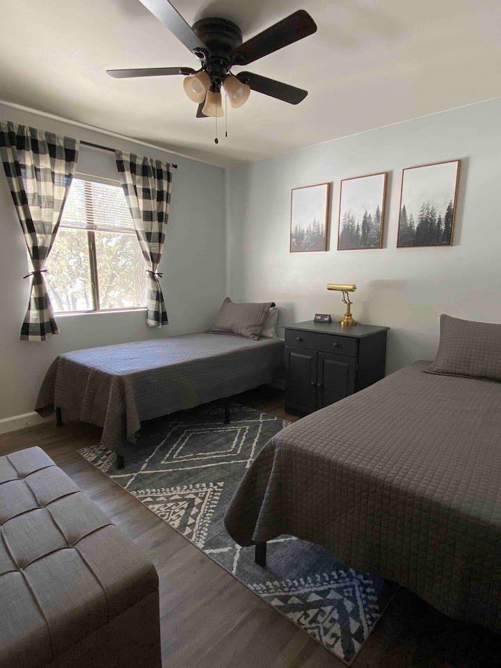 חדר שינה לאורחים - 2 מיטות יחיד