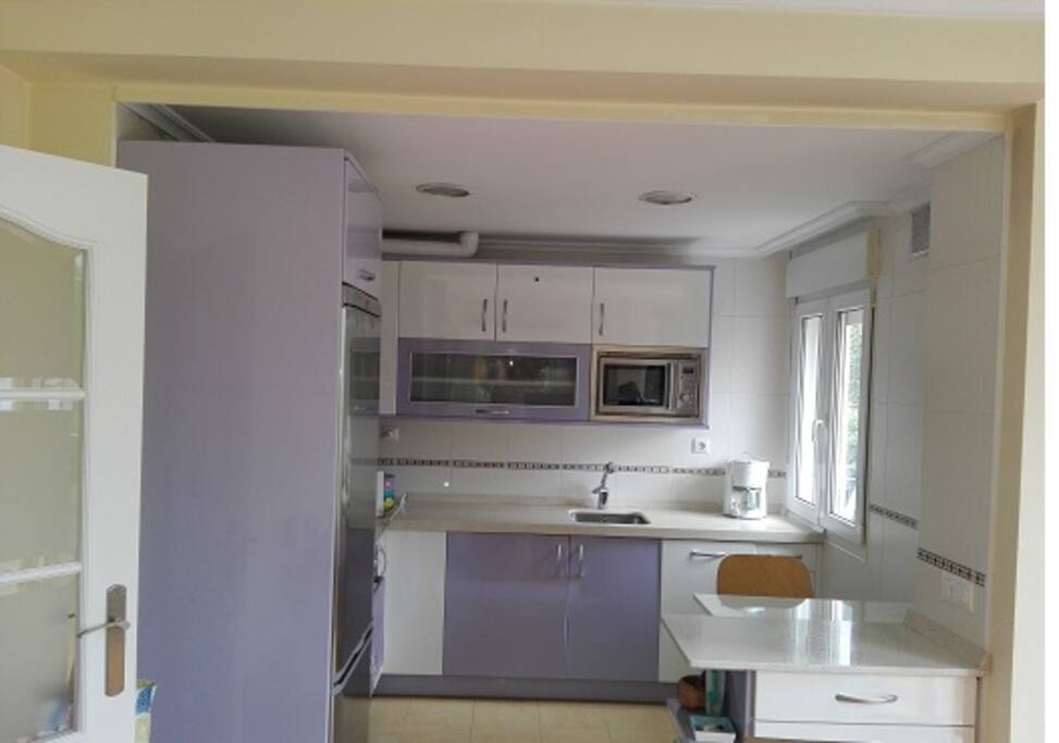 Cocina completamente equipada.