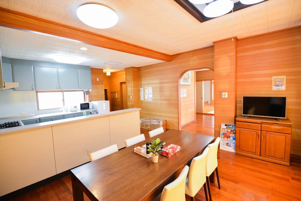 Spacious kitchen and dining room