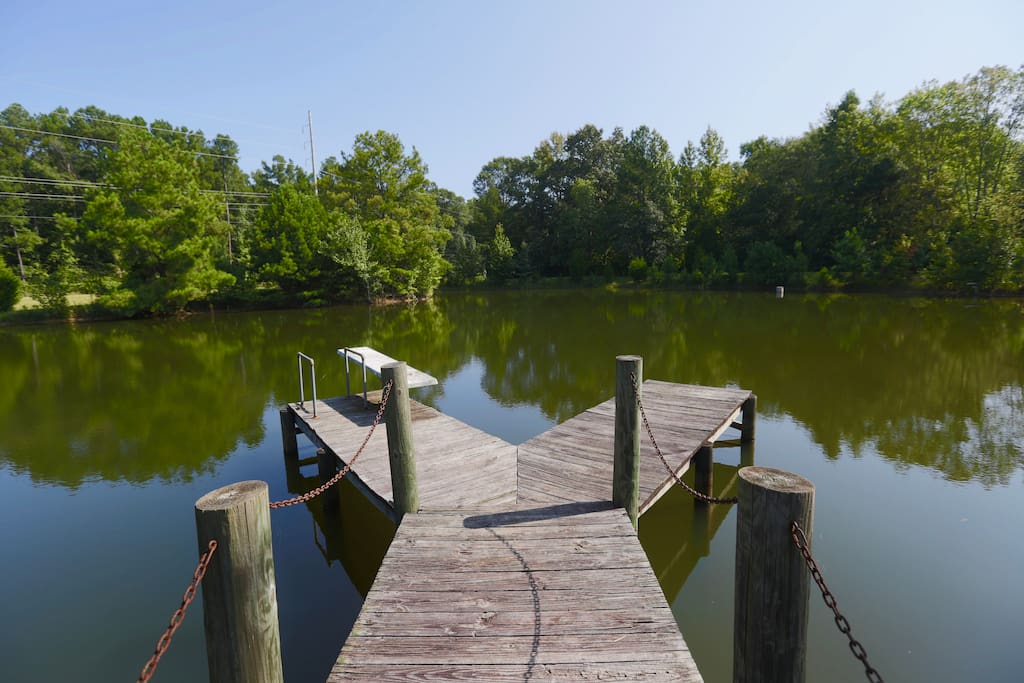 Ahhhh the pond : sometimes we call it a lake! No diving and swimming though! Perfect place for your morning cup of coffee.