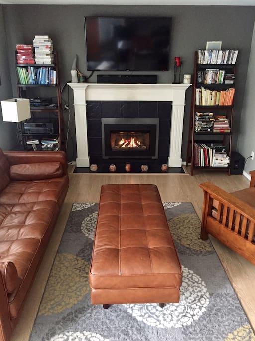 Flat screen smart TV, electric fireplace in this cozy family room.