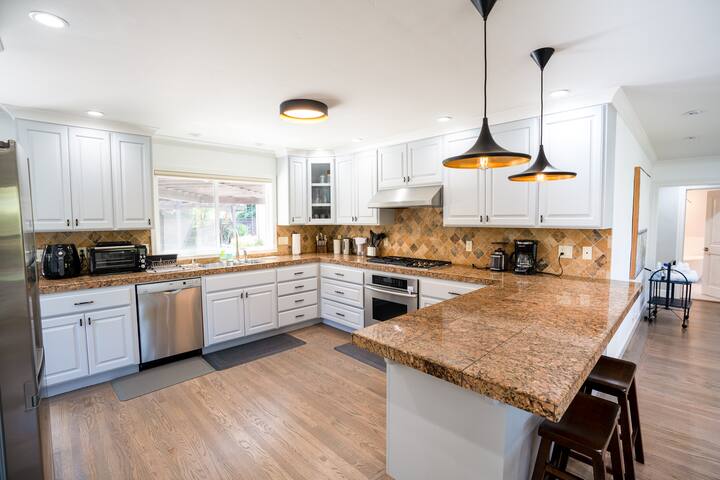 Modern Designer Home/ Palo Alto Weekly Promotion gallery image 5