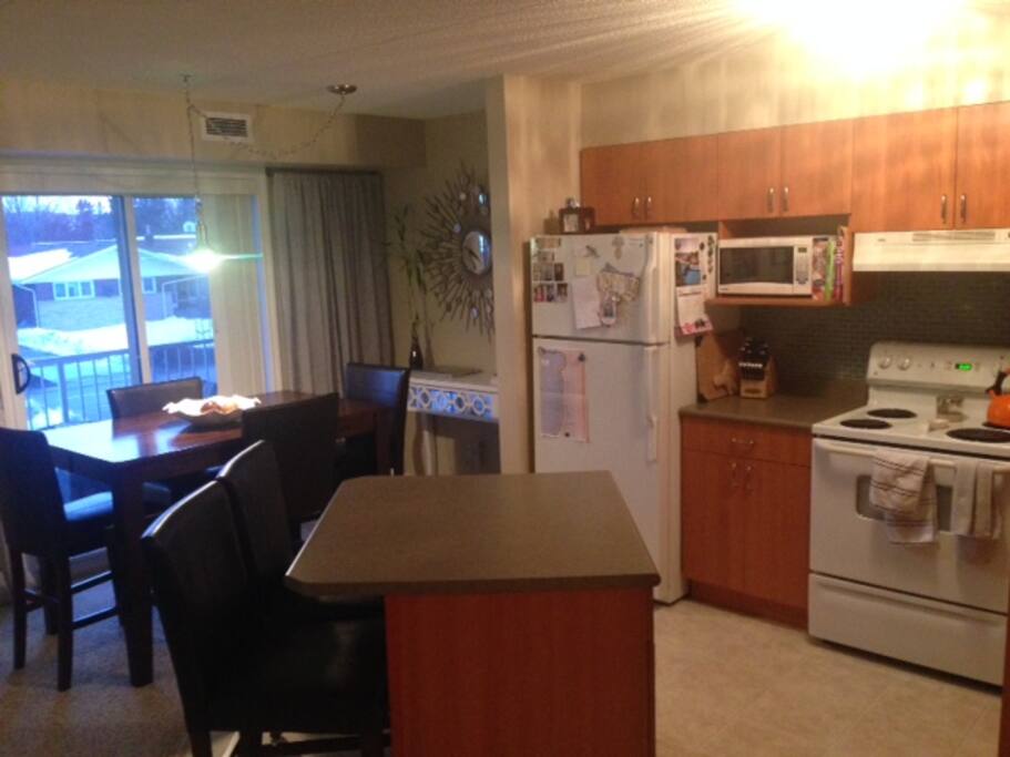 Eat-In Kitchen/Dining