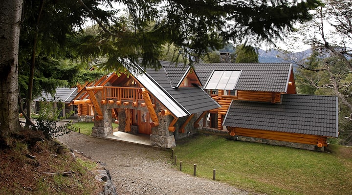 Amazing 4 Bedroom Chalet in Villa Traful VT1