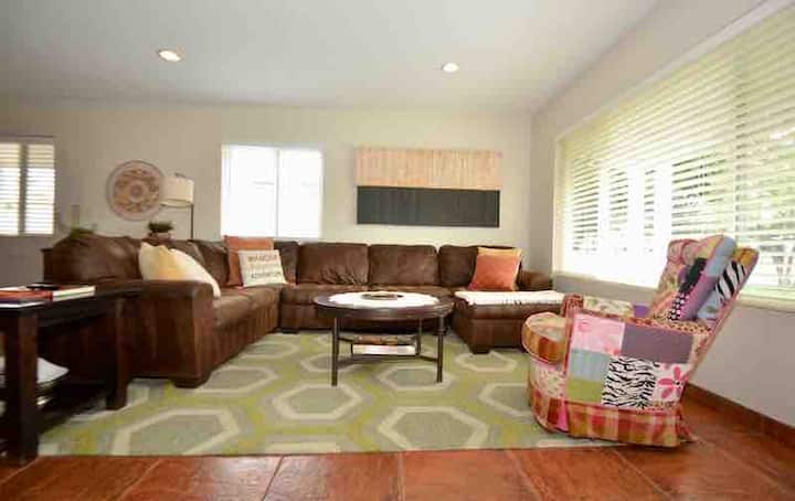 Beautiful Home Centrally Located, With Pool - Phoenix, AZ