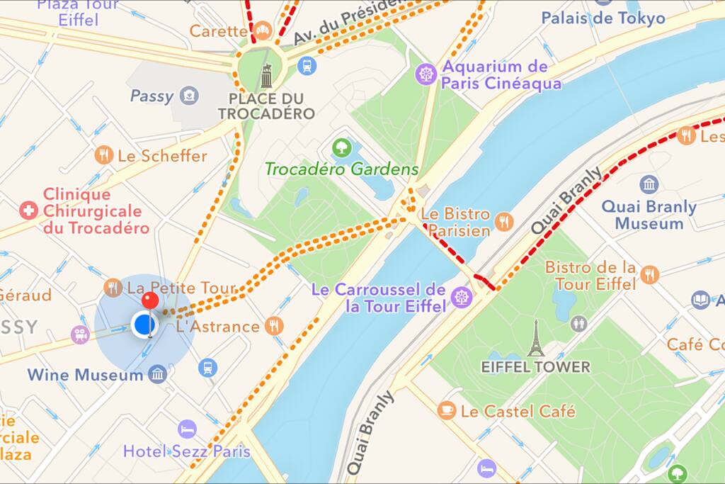 Just a walking distance to the Tour Eiffel and Trocadero (5')
