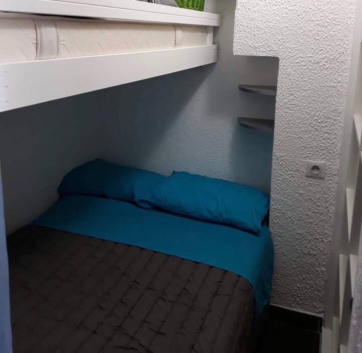 النوم ألكوف: مع 120 × 190 سرير لشخص أو شخصين (مثالي لطفلين) و90 سرير لشخص واحد 