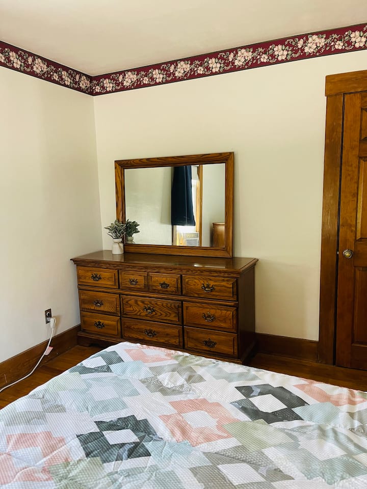 2nd bedroom
