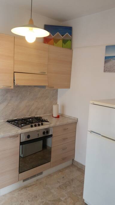 Cucina con forno, Frigorifero capiente e lavastoviglie