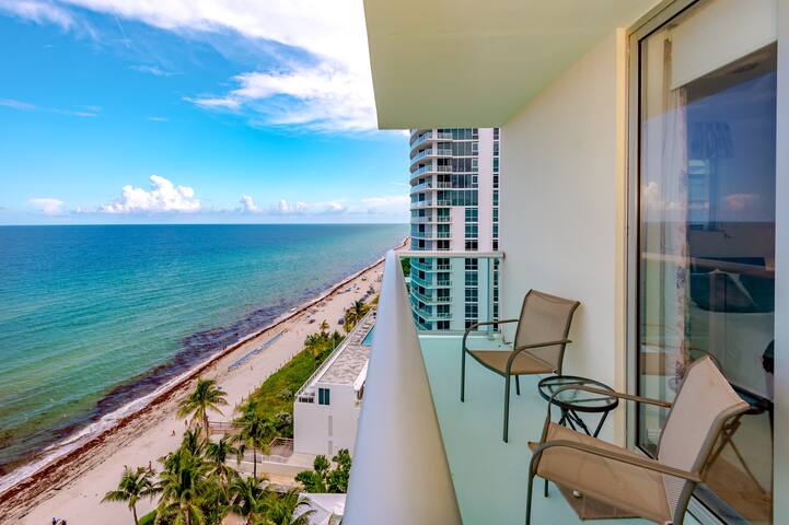 The Tides Condominium gallery image 3