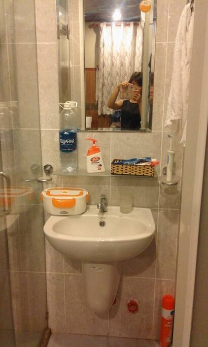 Clean and comfortable bath room with hot water