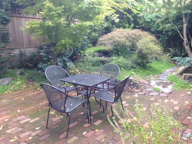 2BR Renovated Craftsman by Sellwood Park gallery image 2