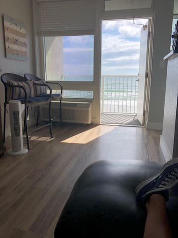 Beach Dream
Ocean front balcony,  Sleeps 4