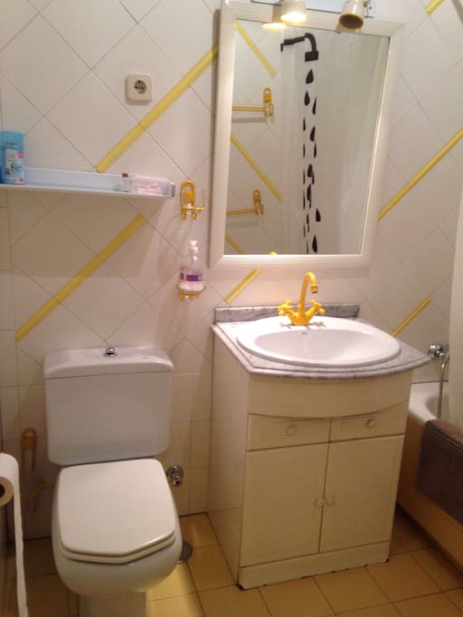 full bathroom in the double bedroom.