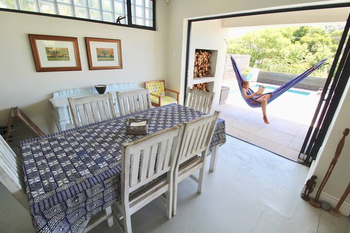 Llandudno Beach Walk. 2 min to beach. gallery image 5