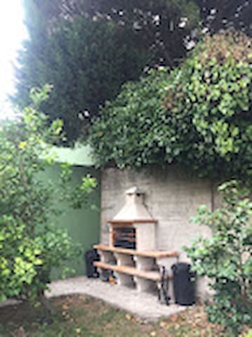 Villa privada, piscina, frontón, sauna, barbacoa gallery image 3