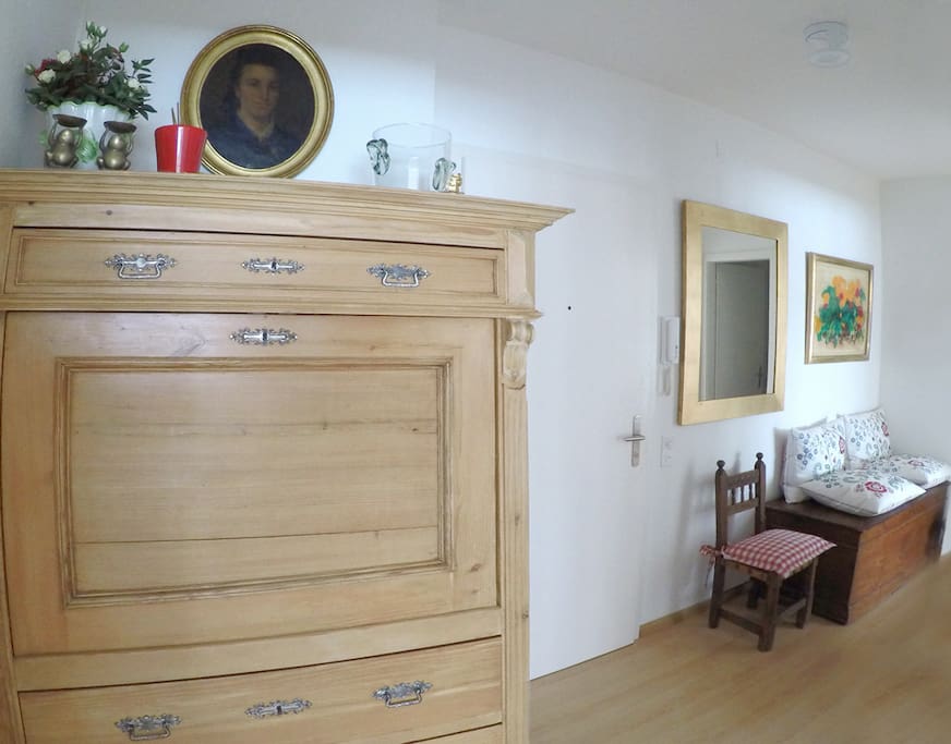 Entry hall with practical intercom system next to door