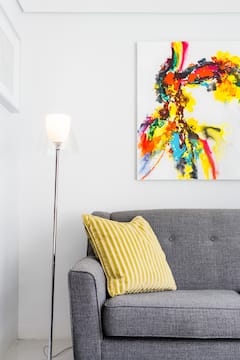 Enjoy+the+View+from+a+Renovated+Studio+on+Beach+Rd