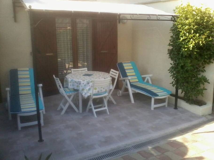 terrasse cote rue