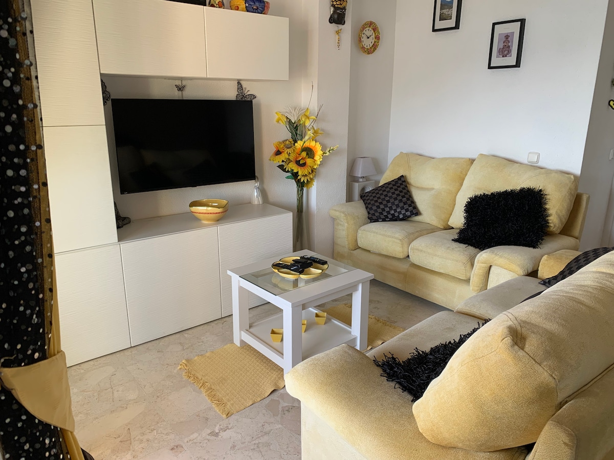 Top Airbnb: One bed, front line to the beach, stunning views à Almuñécar