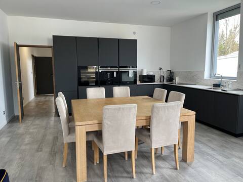 Loft 130 m2 without neighborhood with private parking.