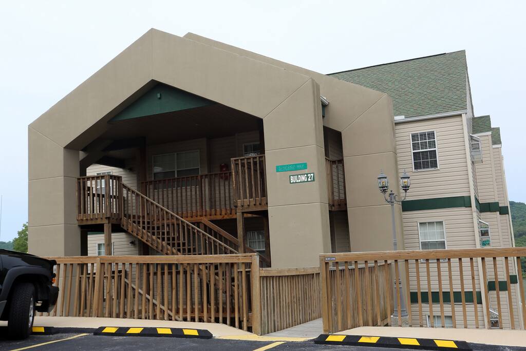 Branson Condo Rental | Eagles Nest | Building