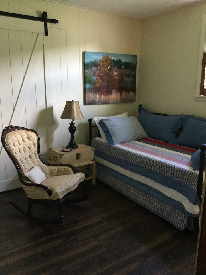 Two twin beds downstairs 