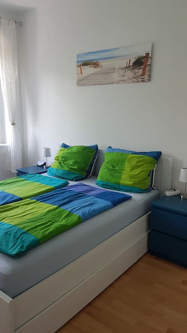 Schlafzimmer/Bedroom