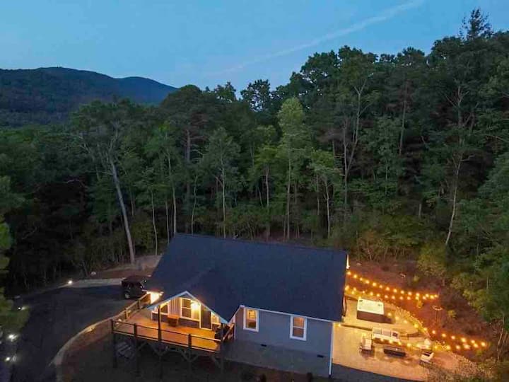 Guaranteed good vibes + hot tub + boho luxe Houses for Rent in