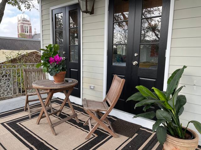 Beautiful Super Comfy 3/3 Townhome Best Location! gallery image 2