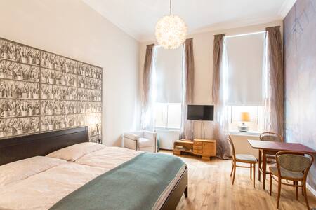 VIENNA PAINTINGS Künstlerappartment