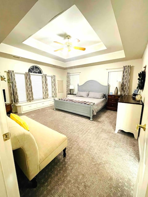 Bent Oak Haven located on a Culdesac - sleeps 9