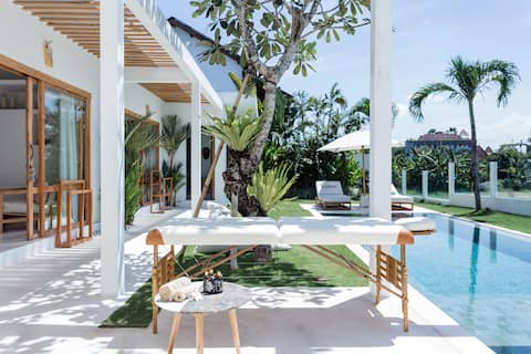 Waliking distance to the beach, Trendy  Pererenan