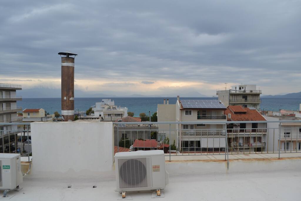 Θέα θάλασσα από ταράτσα