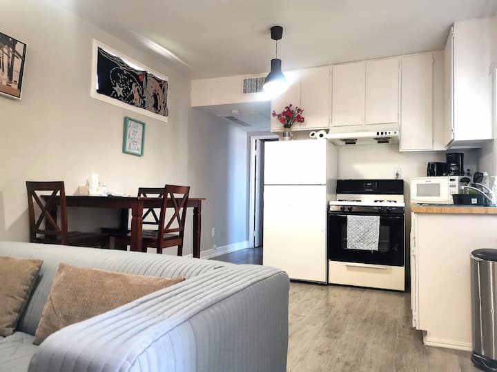 Pasadena single house 562B private bungalow. 1 room 1 living room 1