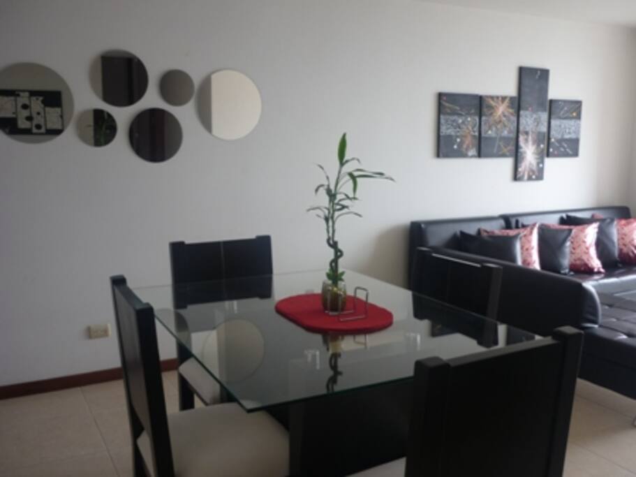 Sala, comedor con buena ventilación y buena iluminación