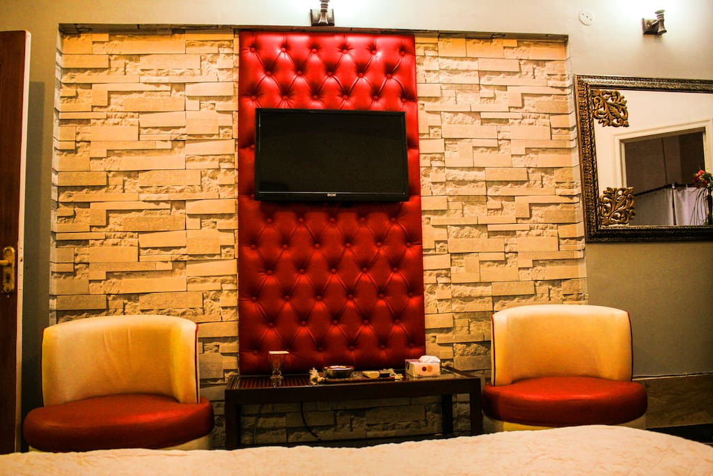 32 Inch LED TV With Coffee Table And Coaches