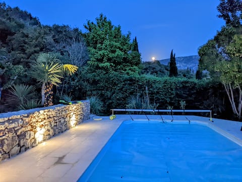 Provençal villa with pool